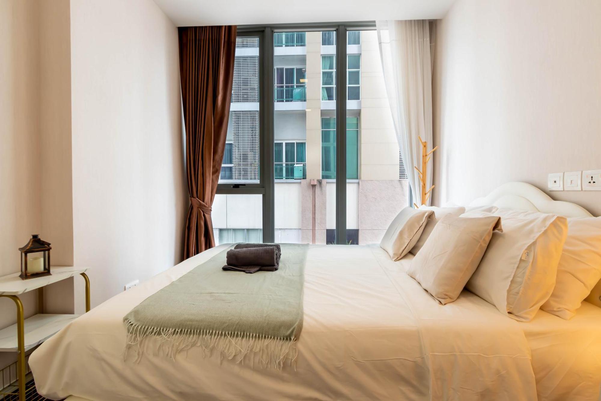 Hyde Sukhumvit 11 Branded Suites Bangkok Exterior photo