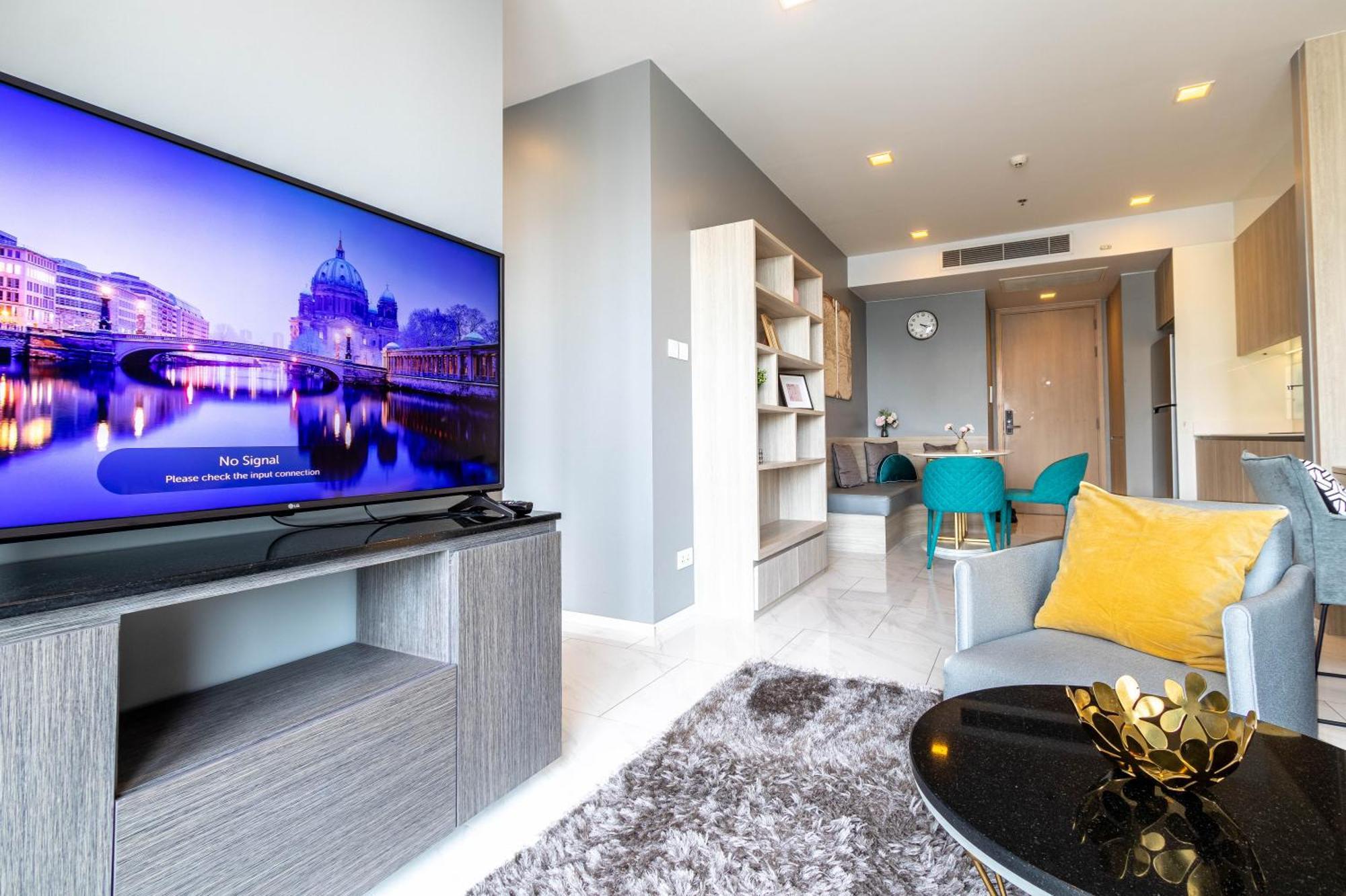 Hyde Sukhumvit 11 Branded Suites Bangkok Exterior photo