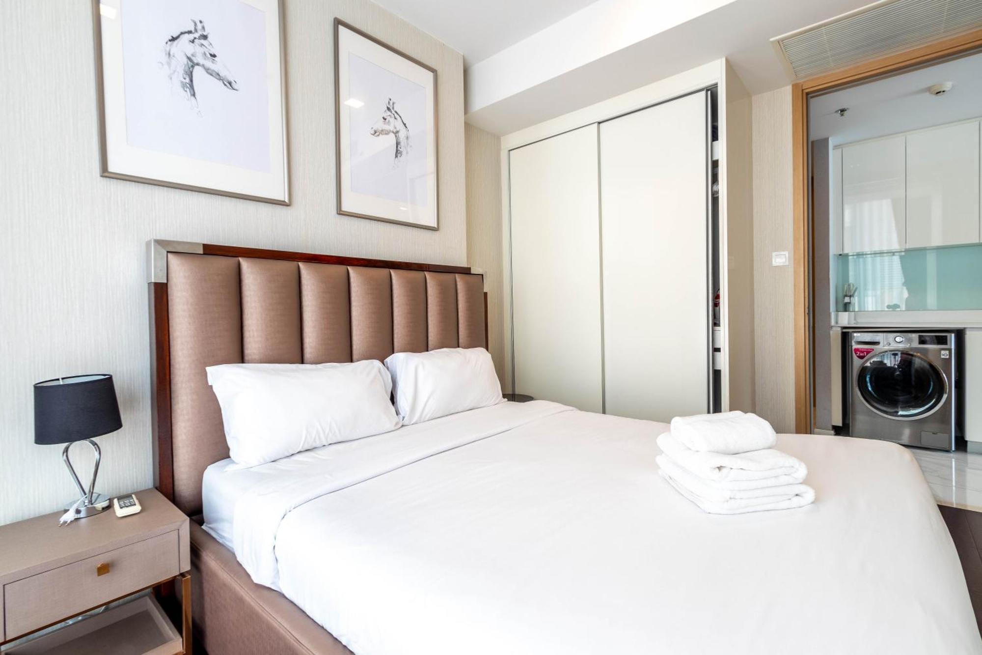 Hyde Sukhumvit 11 Branded Suites Bangkok Exterior photo