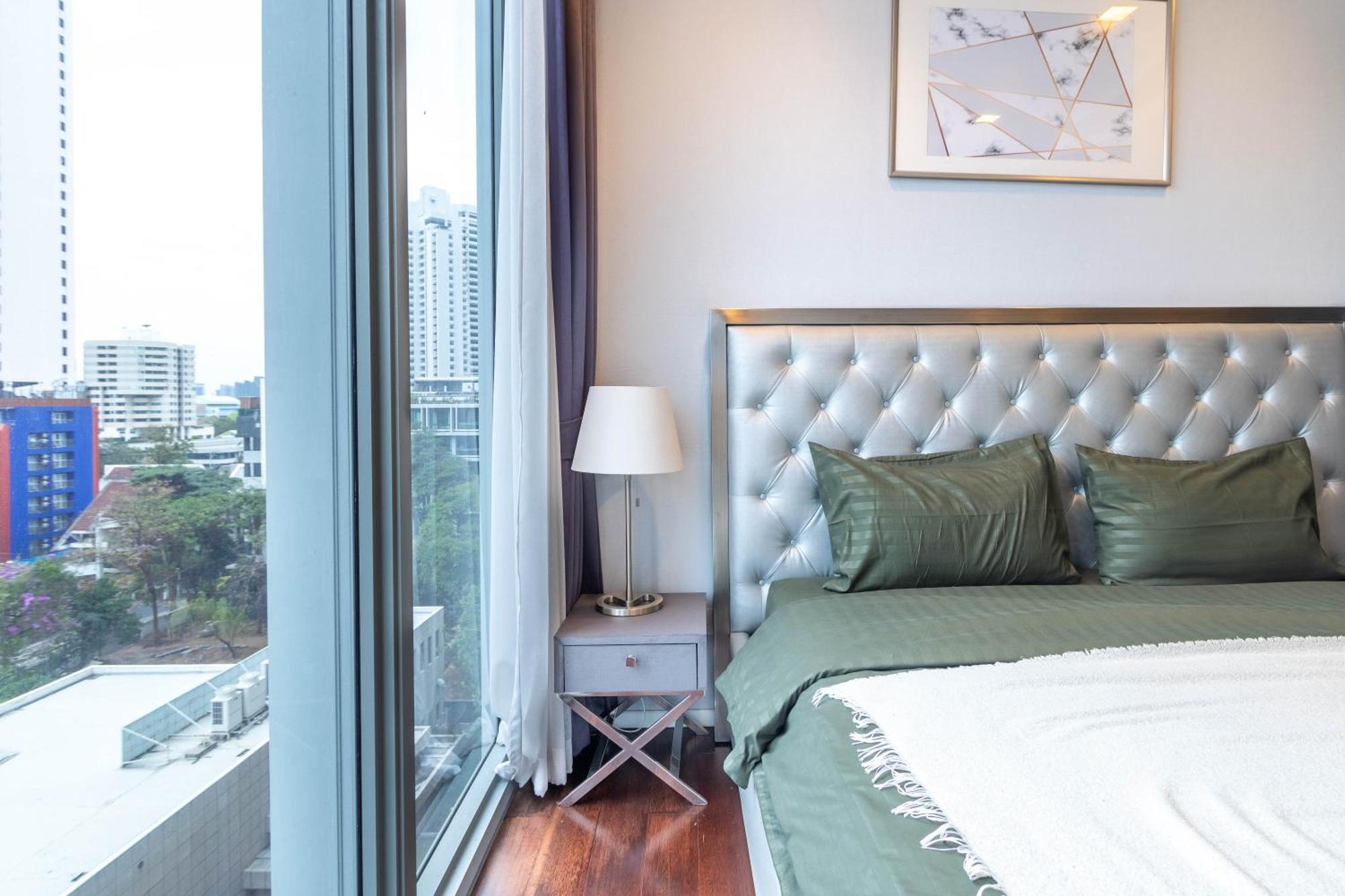 Hyde Sukhumvit 11 Branded Suites Bangkok Exterior photo